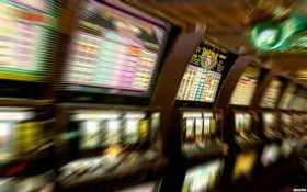 Slot online nhiều cuộn và tính năng vòng quay miễn phí tại red88